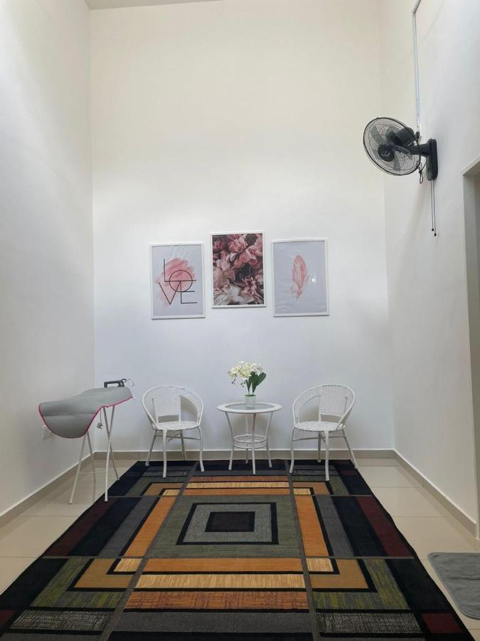 Safiyya Homestay Kluang Buitenkant foto