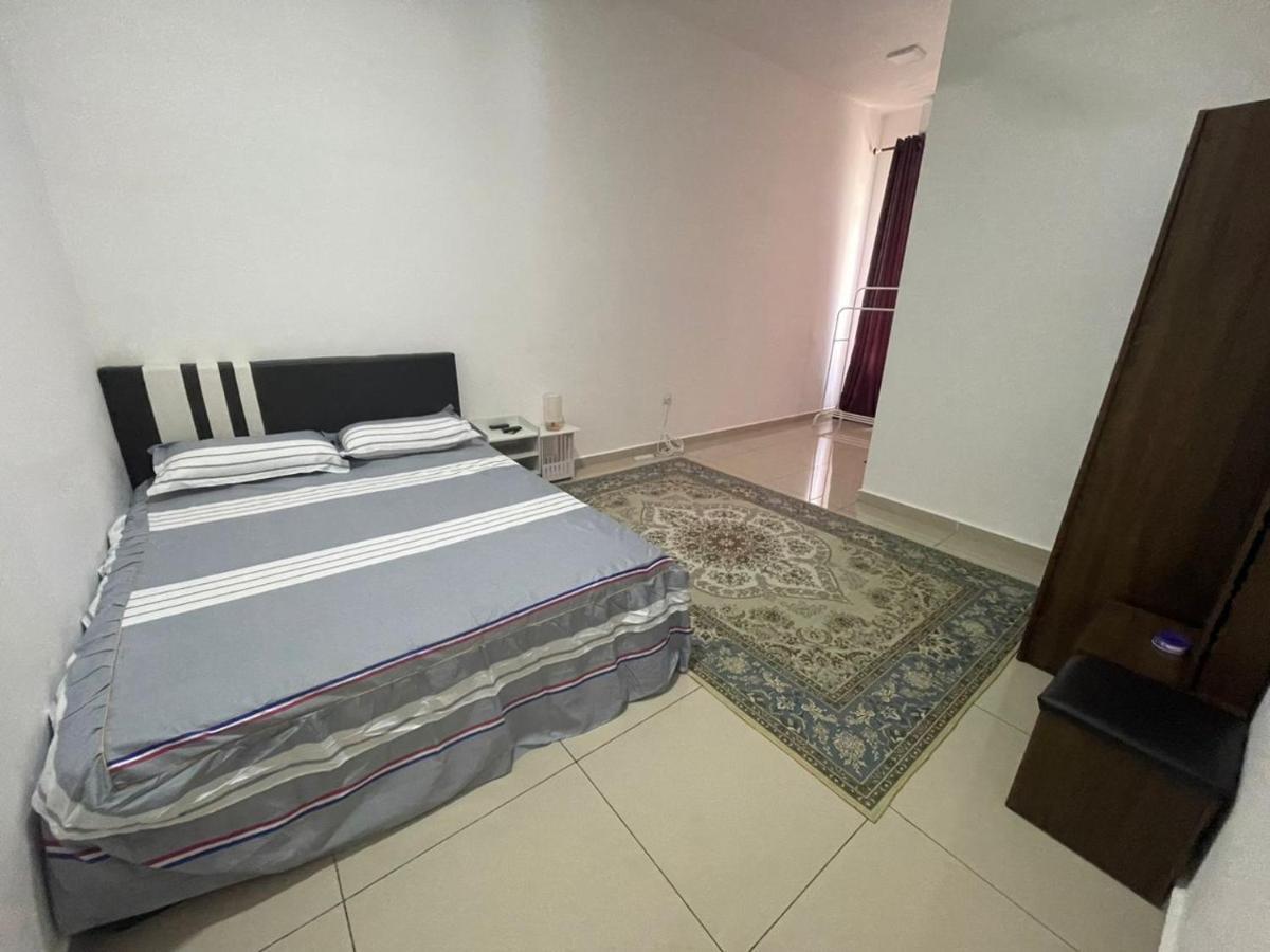 Safiyya Homestay Kluang Buitenkant foto